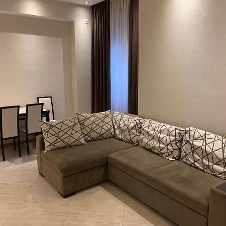 Apartment Three Bedroom In Saburtalo Tbilisi Luaran gambar