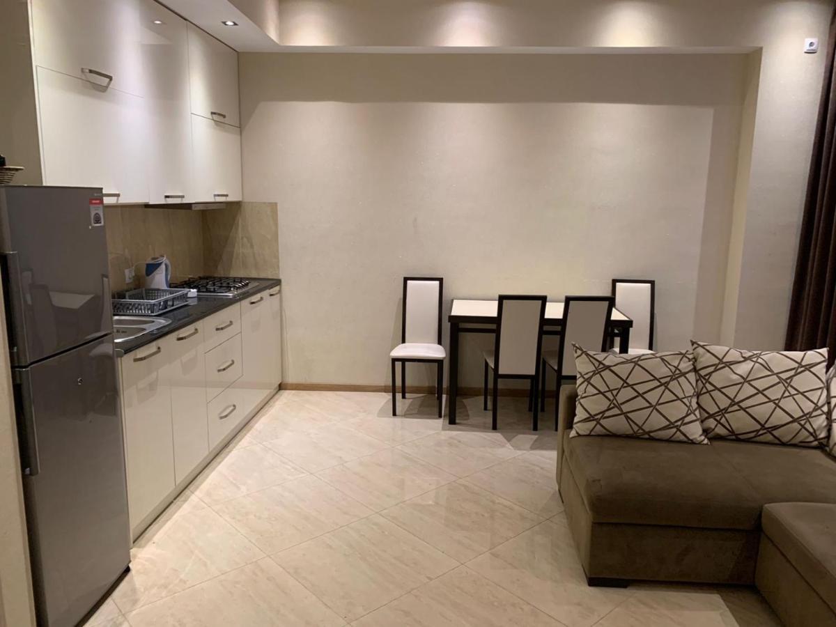 Apartment Three Bedroom In Saburtalo Tbilisi Luaran gambar