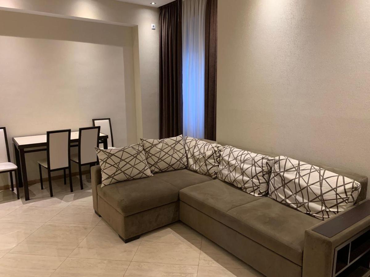 Apartment Three Bedroom In Saburtalo Tbilisi Luaran gambar